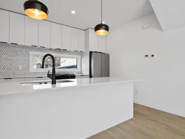 2 Bedroom Townhouse Edmonton AB 102658556
