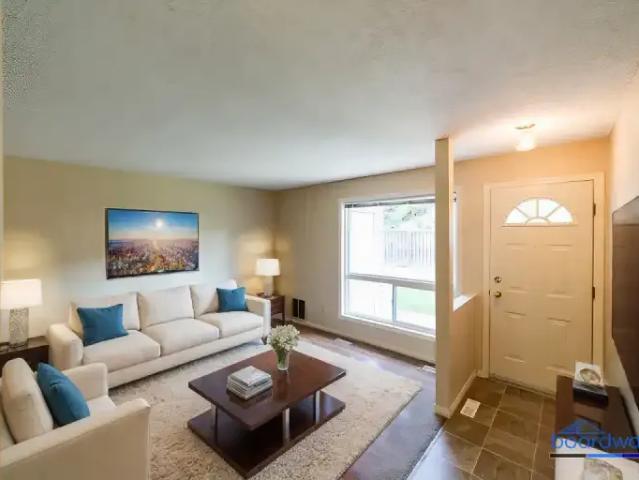 2 Bedroom Townhouse Edmonton AB 102845181