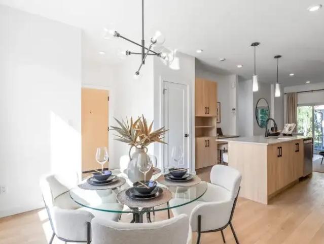 2 Bedroom Townhouse Edmonton AB 104181478