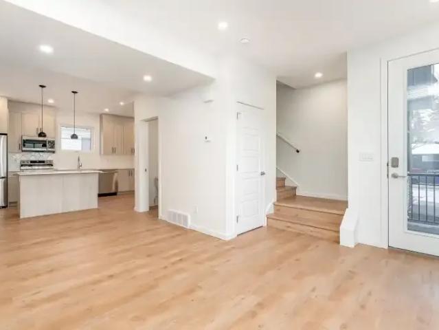 2 Bedroom Townhouse Edmonton AB 104181564