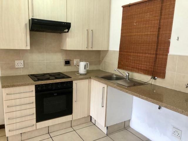 2 Bedroom Townhouse For Sale in Maroeladal