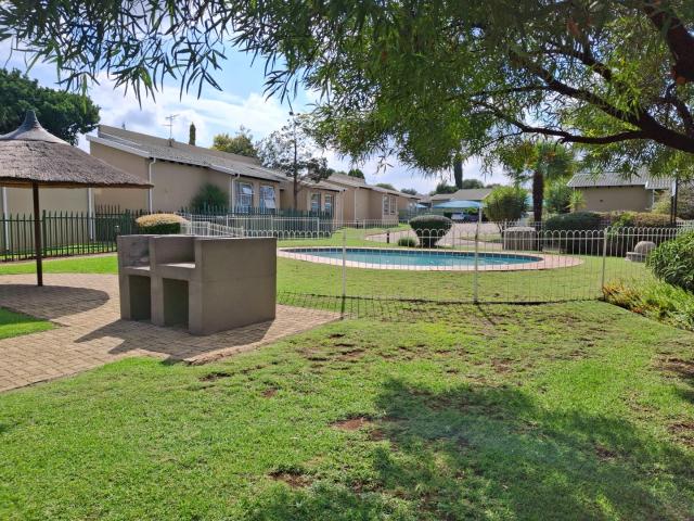 2 Bedroom Townhouse For Sale in Meyersdal