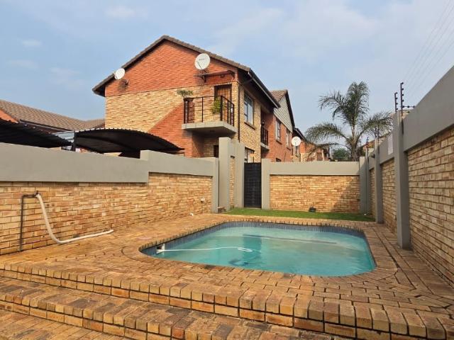 2 Bedroom Townhouse For Sale in Meyersdal