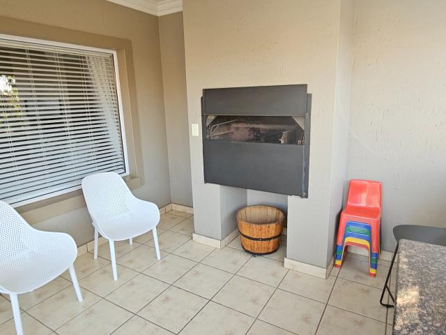 2 Bedroom Townhouse For Sale in Midstream Estate