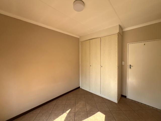 2 Bedroom Townhouse For Sale in Mooikloof Ridge