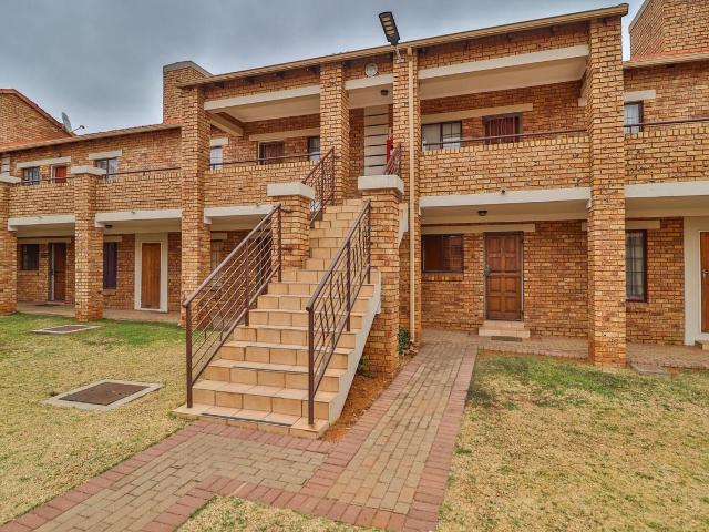 2 Bedroom Townhouse For Sale in Mooikloof Ridge