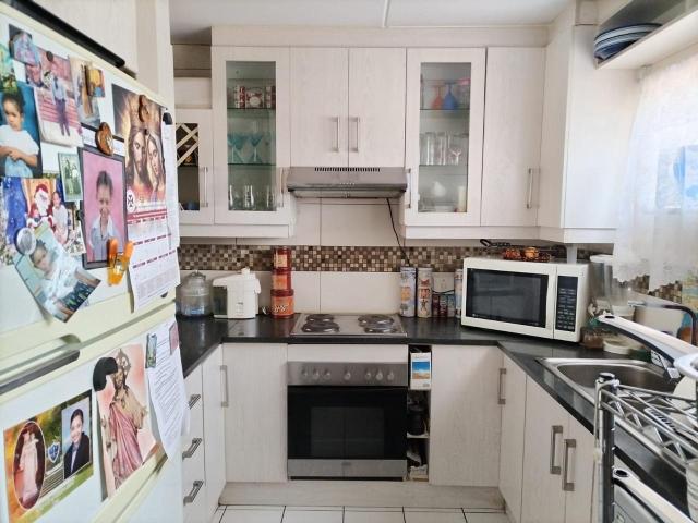 2 Bedroom Townhouse For Sale in Mondeor