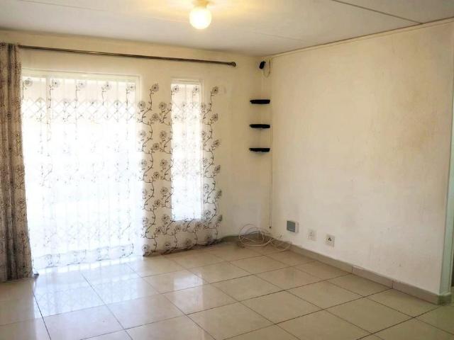 2 Bedroom Townhouse For Sale in Mondeor