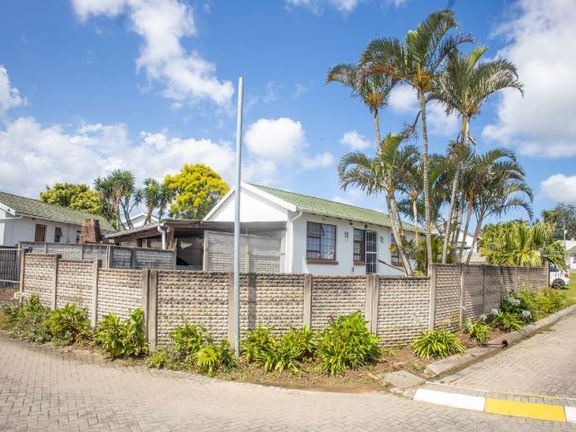 2 Bedroom Townhouse For Sale in Nahoon Valley Park