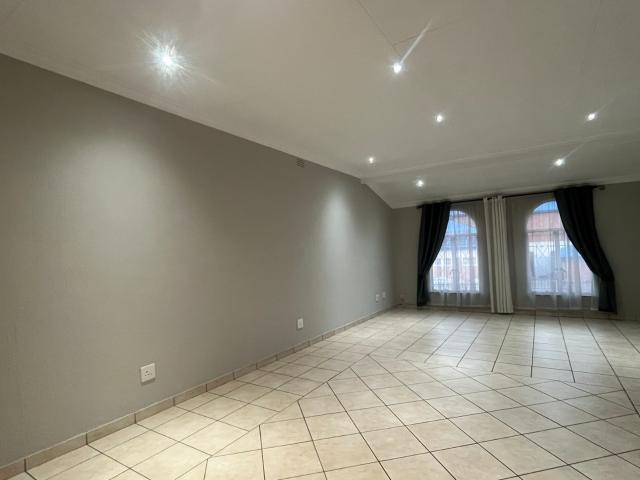 2 Bedroom Townhouse For Sale in New Redruth