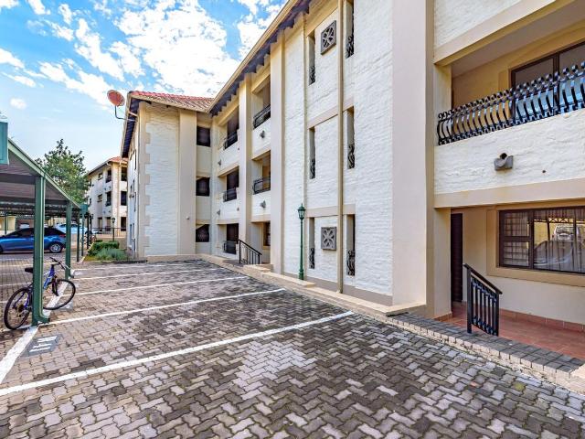 2 Bedroom Townhouse For Sale in Nieuw Muckleneuk
