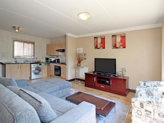 2 Bedroom Townhouse For Sale in North Riding