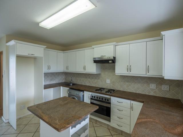 2 Bedroom Townhouse For Sale in Oatlands North