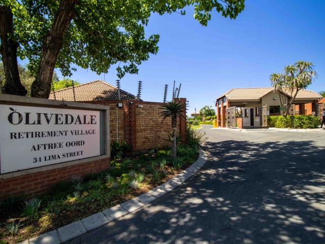 2 Bedroom Townhouse For Sale in Olivedale