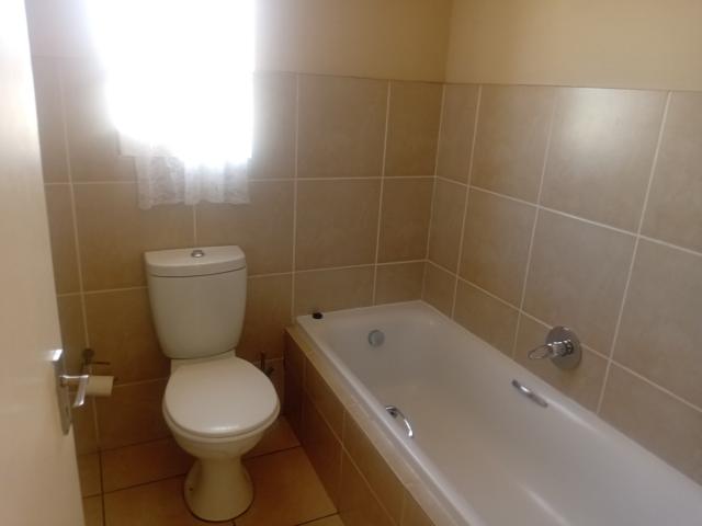 2 Bedroom Townhouse For Sale in Aeroton