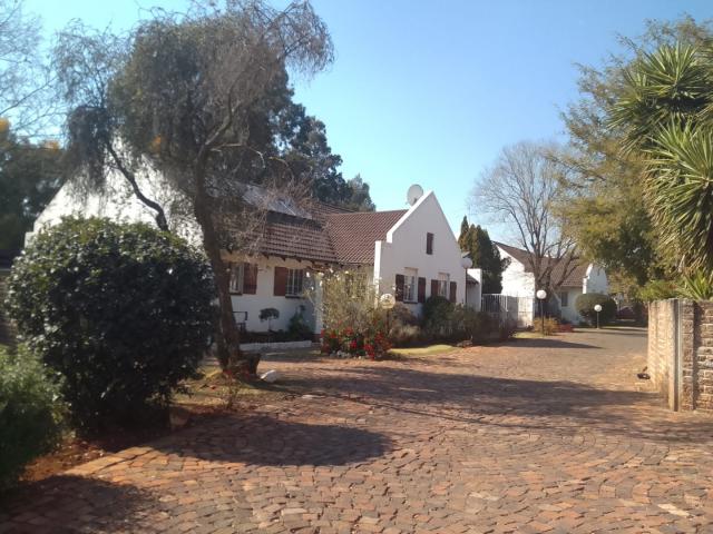 2 Bedroom Townhouse For Sale in Albertsdal