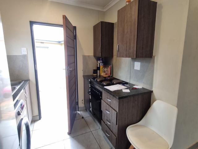 2 Bedroom Townhouse For Sale in Albertsdal