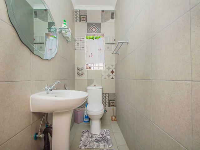 2 Bedroom Townhouse For Sale in Allen's Nek