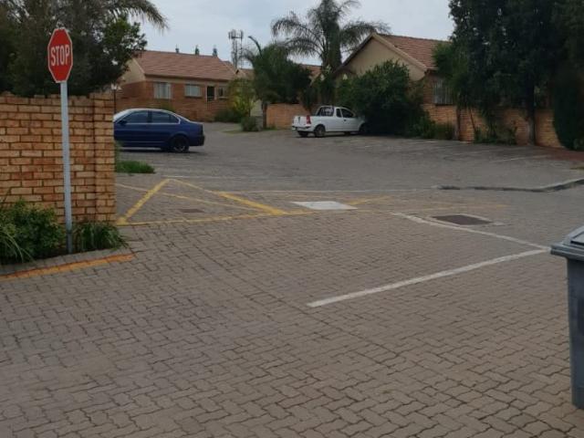 2 Bedroom Townhouse For Sale in Amberfield Ridge