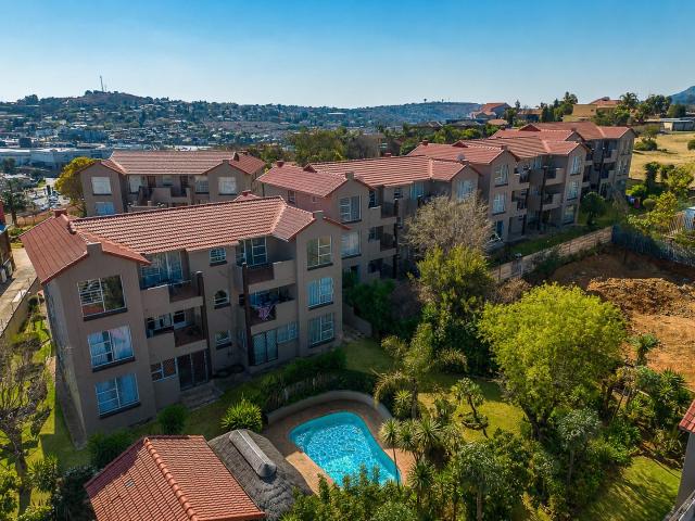 2 Bedroom Townhouse For Sale in Bassonia