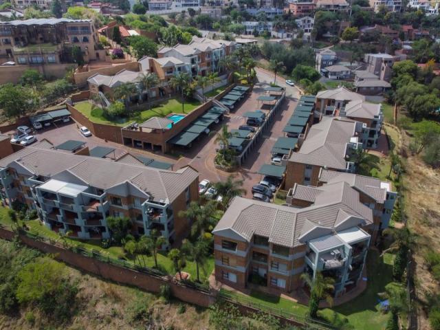 2 Bedroom Townhouse For Sale in Bassonia