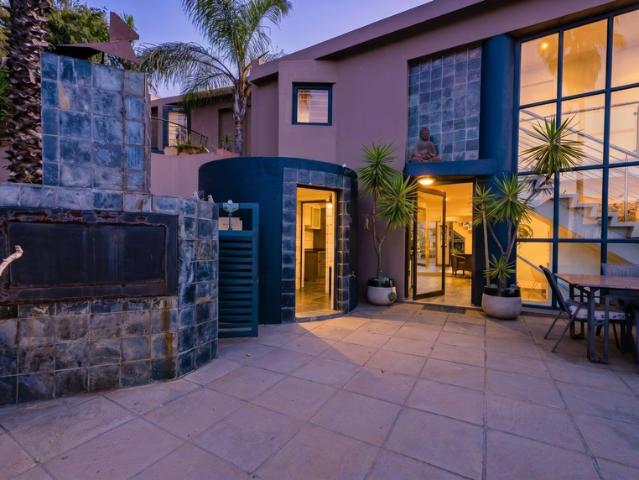 2 Bedroom Townhouse For Sale in Bassonia
