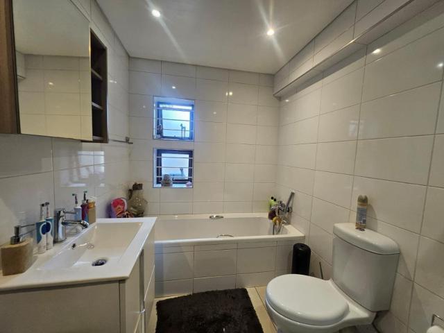 2 Bedroom Townhouse For Sale in Bassonia
