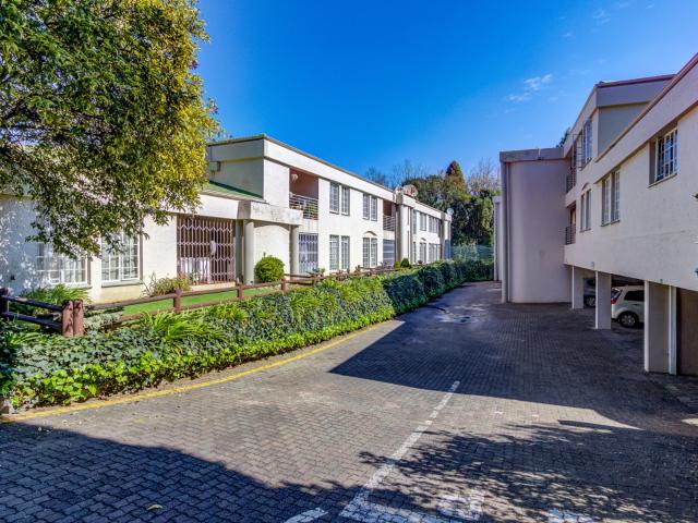 2 Bedroom Townhouse For Sale in Bedfordview