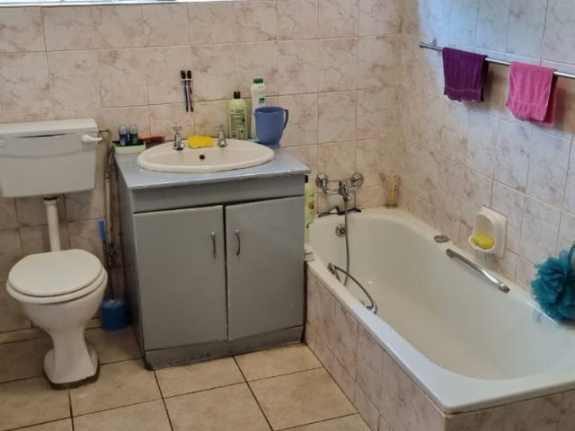 2 Bedroom Townhouse For Sale in Bela
