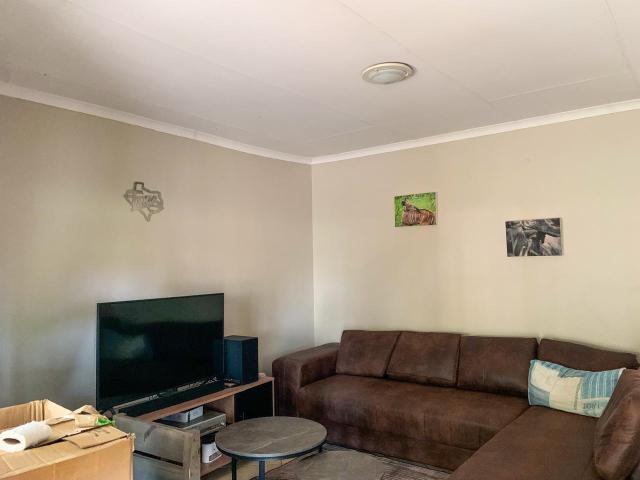 2 Bedroom Townhouse For Sale in Bela