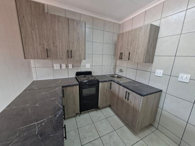 2 Bedroom Townhouse For Sale in Bezuidenhout Valley