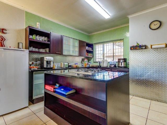 2 Bedroom Townhouse For Sale in Birchleigh
