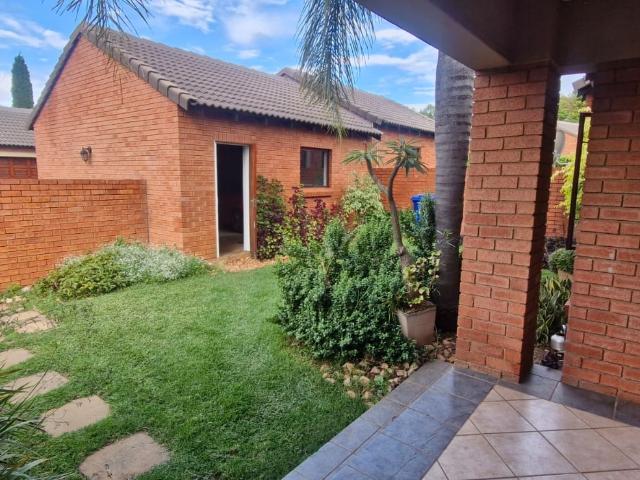 2 Bedroom Townhouse For Sale in Boardwalk Meander