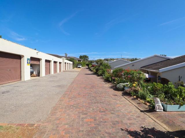 2 Bedroom Townhouse For Sale in Bowtie
