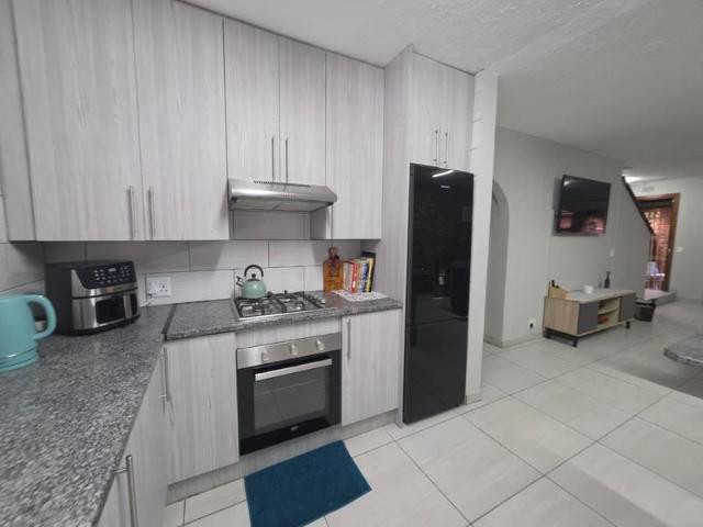 2 Bedroom Townhouse For Sale in Brackenhurst