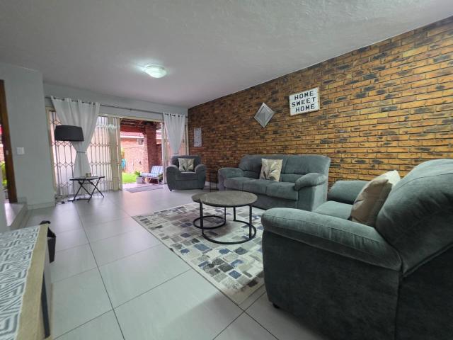 2 Bedroom Townhouse For Sale in Brackenhurst