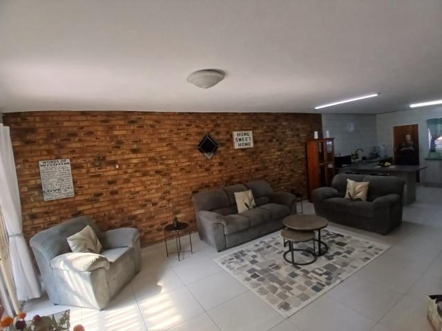 2 Bedroom Townhouse For Sale in Brackenhurst