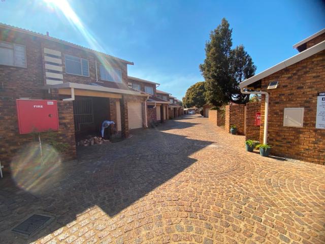 2 Bedroom Townhouse For Sale in Brackenhurst