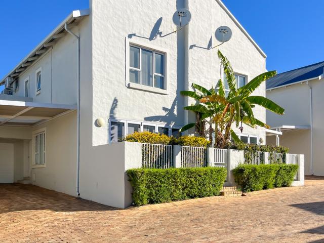 2 Bedroom Townhouse For Sale in Bryanston