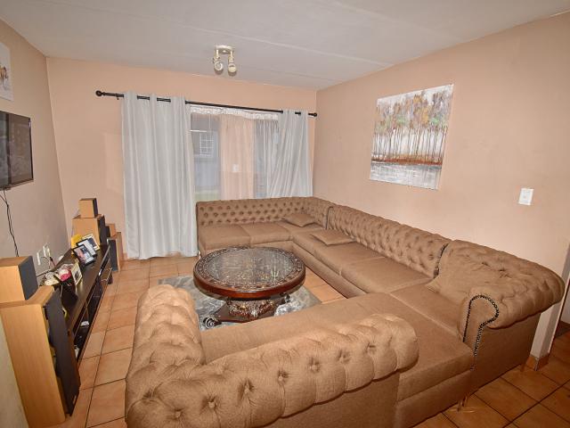 2 Bedroom Townhouse For Sale in Crystal Park