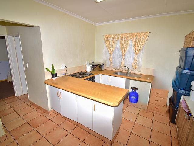 2 Bedroom Townhouse For Sale in Crystal Park