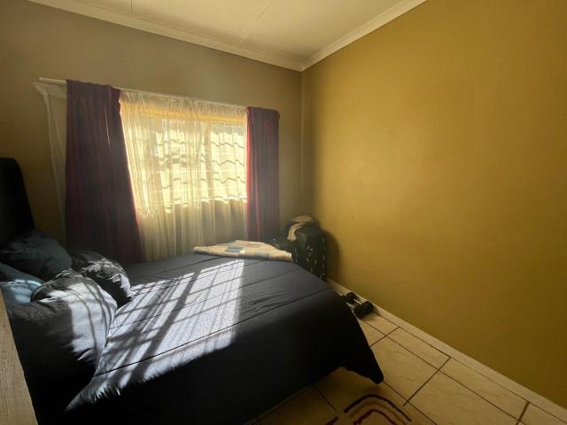 2 Bedroom Townhouse For Sale in Diamant Park