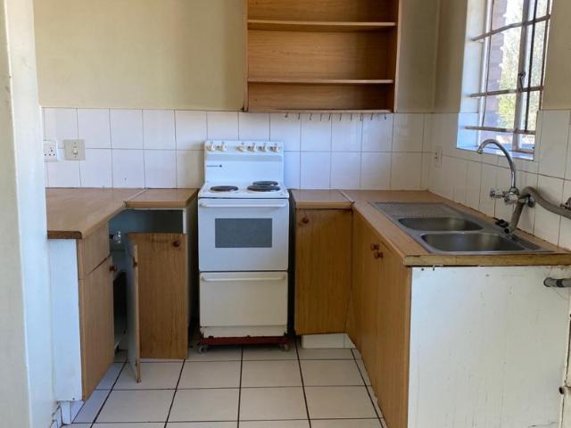 2 Bedroom Townhouse For Sale in Die Hoewes