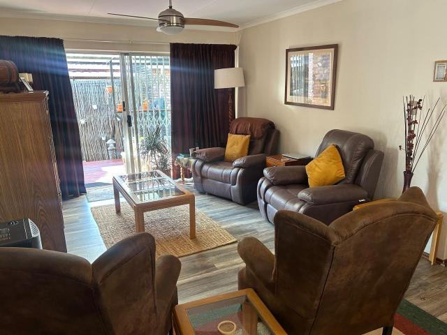 2 Bedroom Townhouse For Sale in Eldoraigne