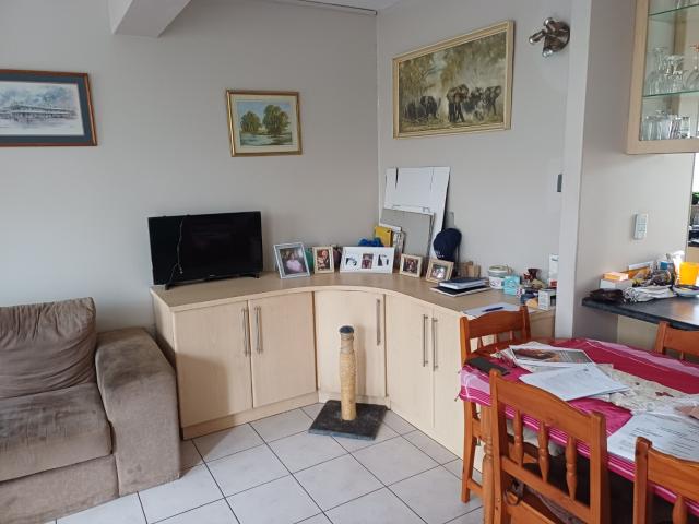 2 Bedroom Townhouse For Sale in Farrarmere