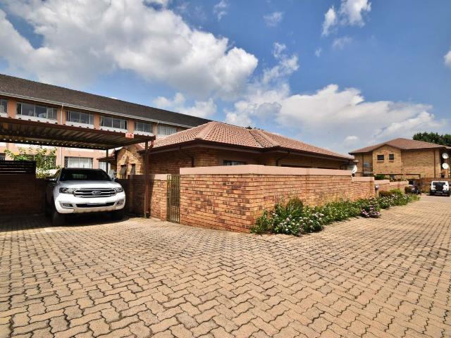 2 Bedroom Townhouse For Sale in Ferndale