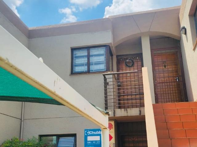 2 Bedroom Townhouse For Sale in Glenvista