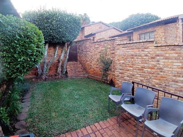 2 Bedroom Townhouse For Sale in Glenvista