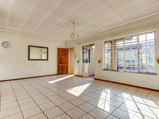 2 Bedroom Townhouse For Sale in Glen Marais