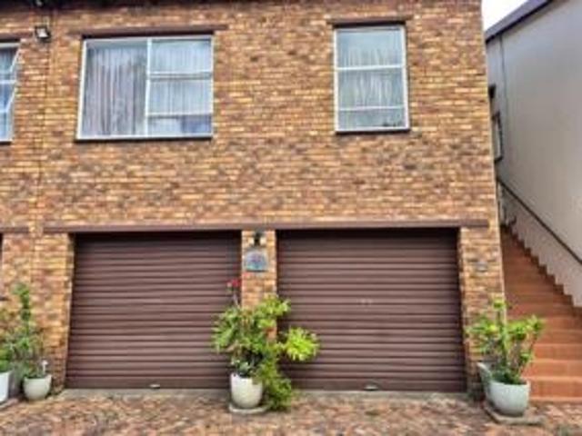 2 Bedroom Townhouse For Sale in Glen Marais